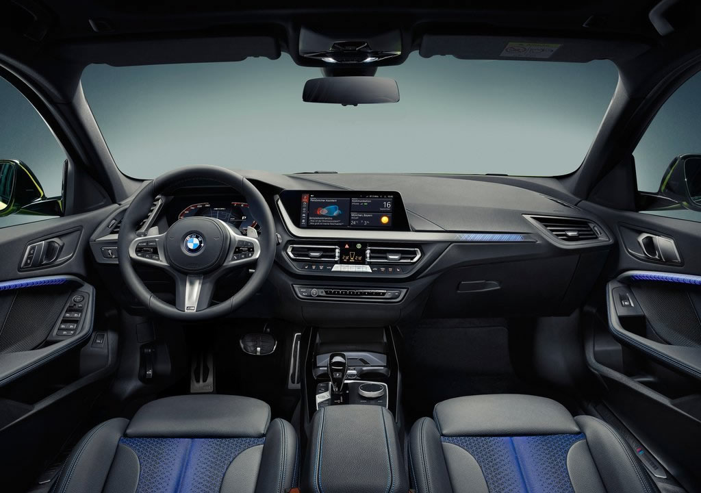 2022 Yeni BMW M135i xDrive Kokpiti