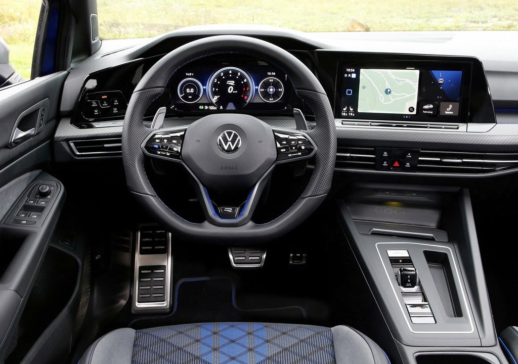 2022 Yeni Volkswagen Golf R Estate Kokpiti