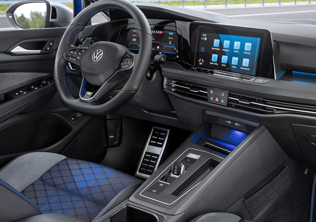 2022 Yeni Volkswagen Golf R Estate İçi