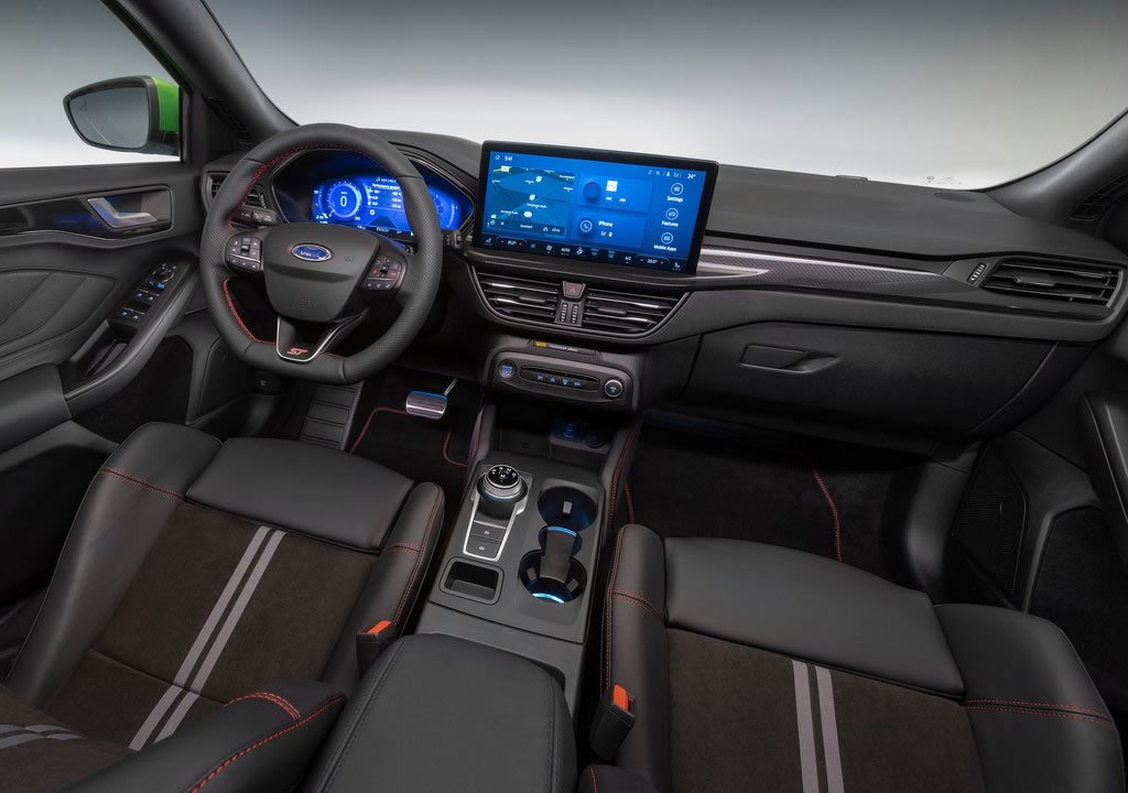 Makyajlı 2022 Ford Focus ST Kokpiti