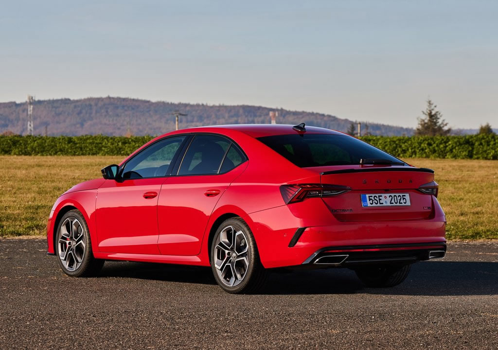 2022 Yeni Kasa Skoda Octavia RS Fiyatı