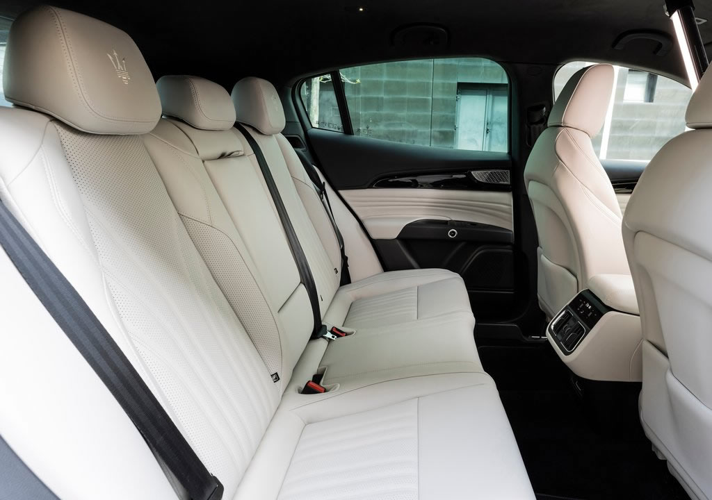 2023 Yeni Maserati Grecale Arkası