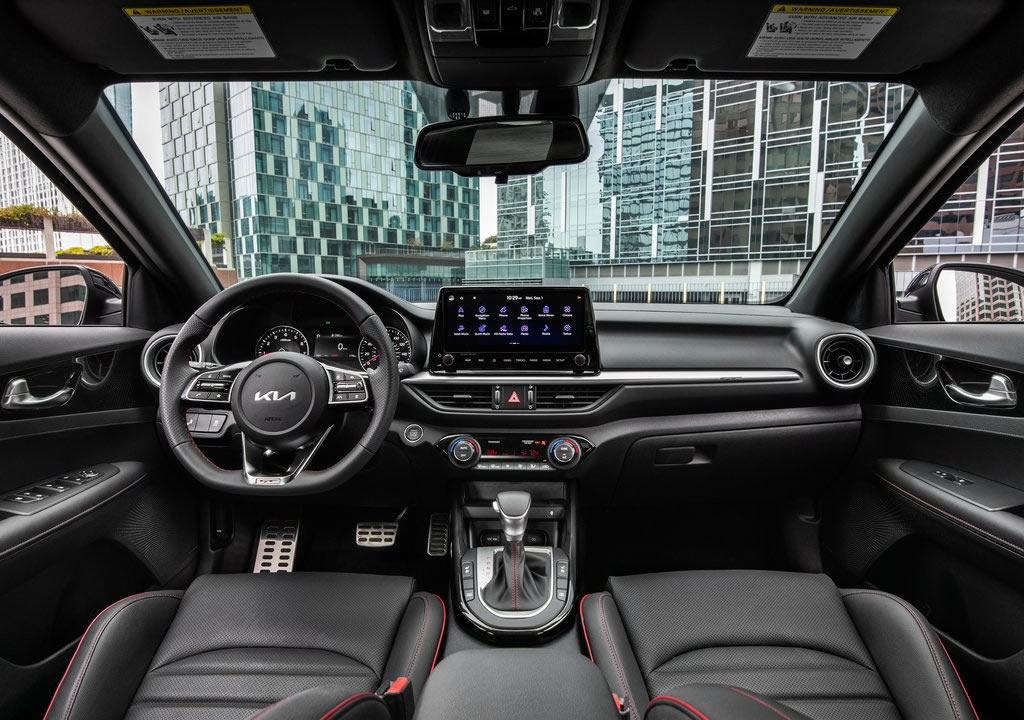 2022 Yeni Kasa Kia Cerato Kokpiti