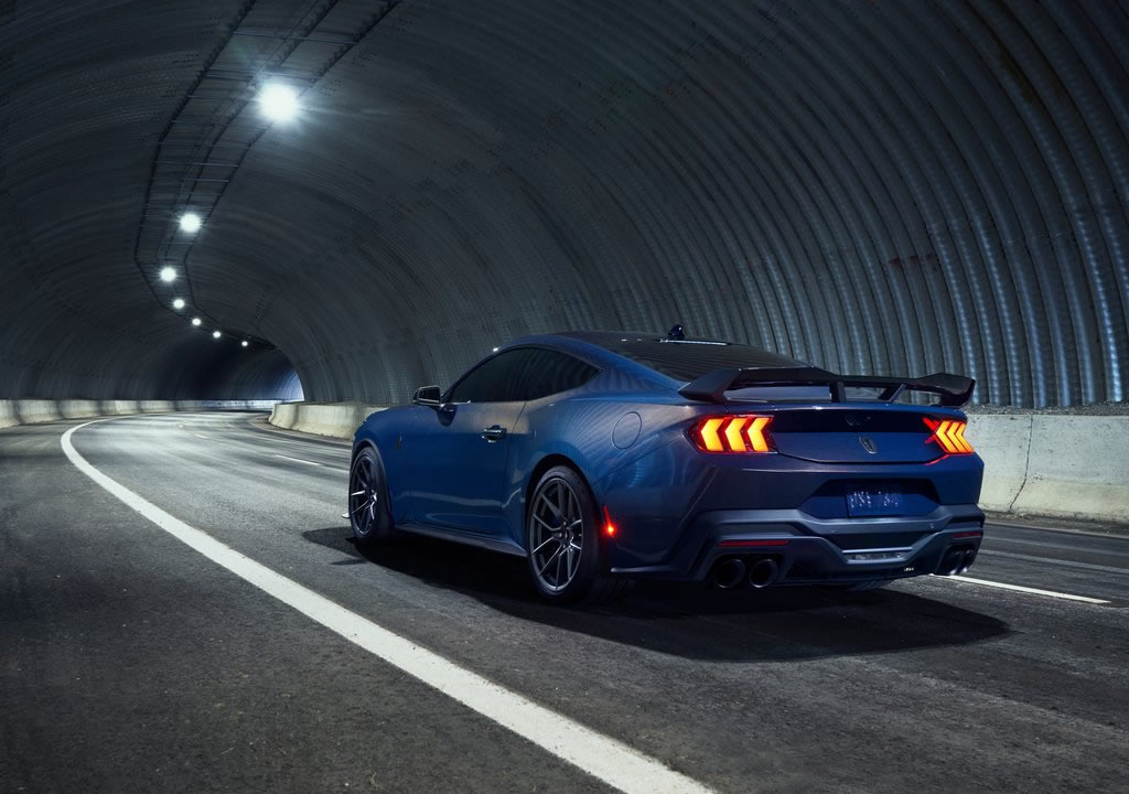 Yeni Ford Mustang GT ve Dark Horse Arasındaki Fark Nedir?
