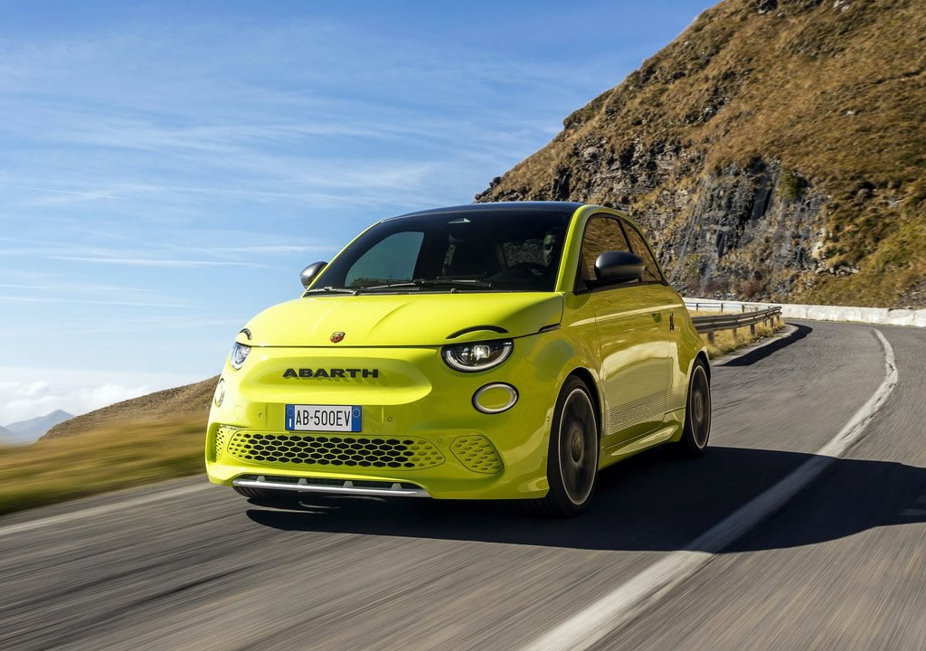 2023 Fiat 500e Abarth