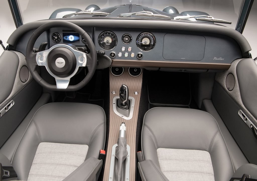 2023 Yeni Morgan Plus Six Kokpiti