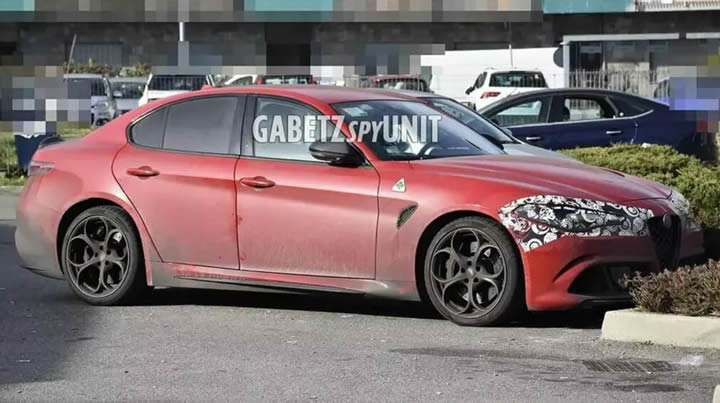 Makyajlı 2024 Alfa Romeo Giulia Quadrifoglio Görüntülendi