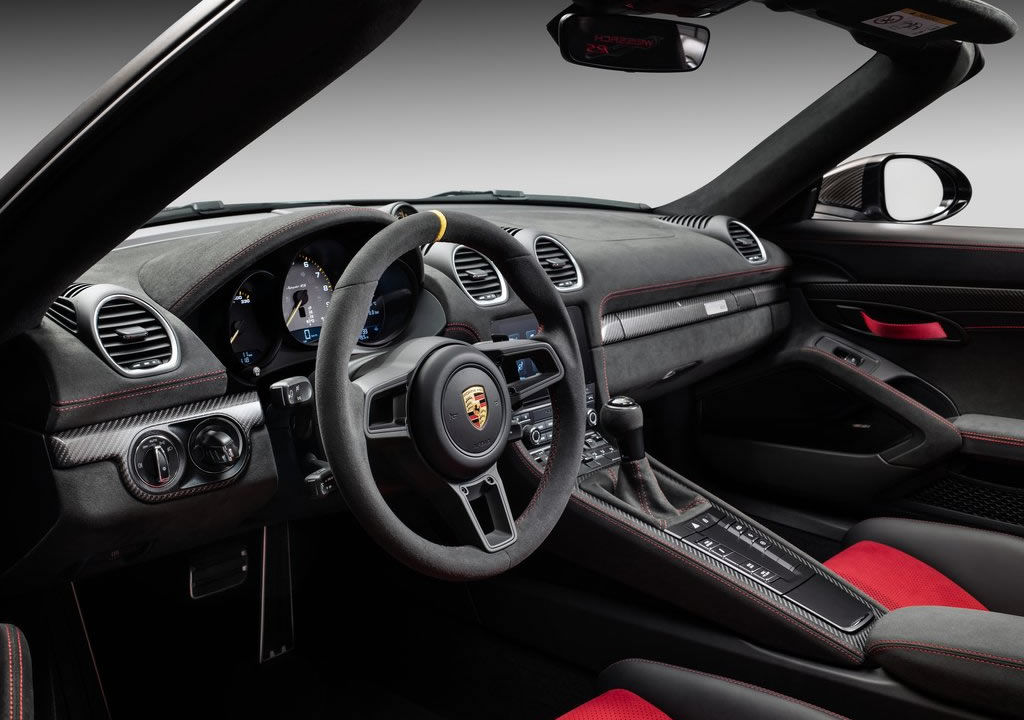 2024 Yeni Porsche 718 Spyder RS Kokpiti