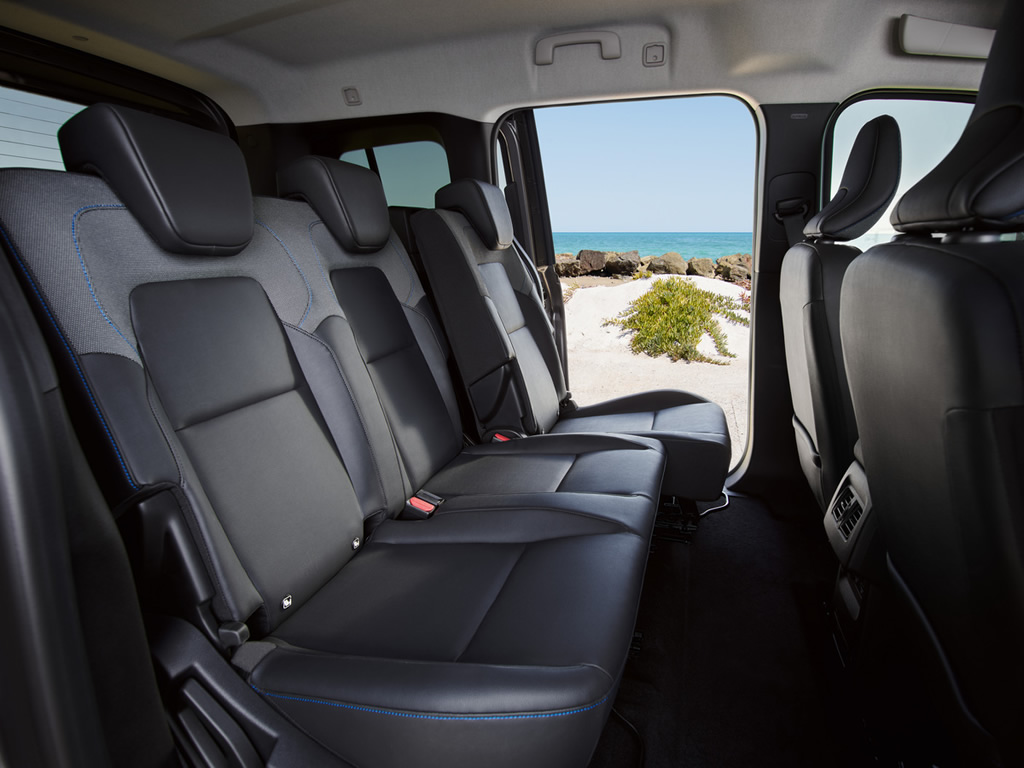 Yeni Nissan Townstar Combi EV İçi