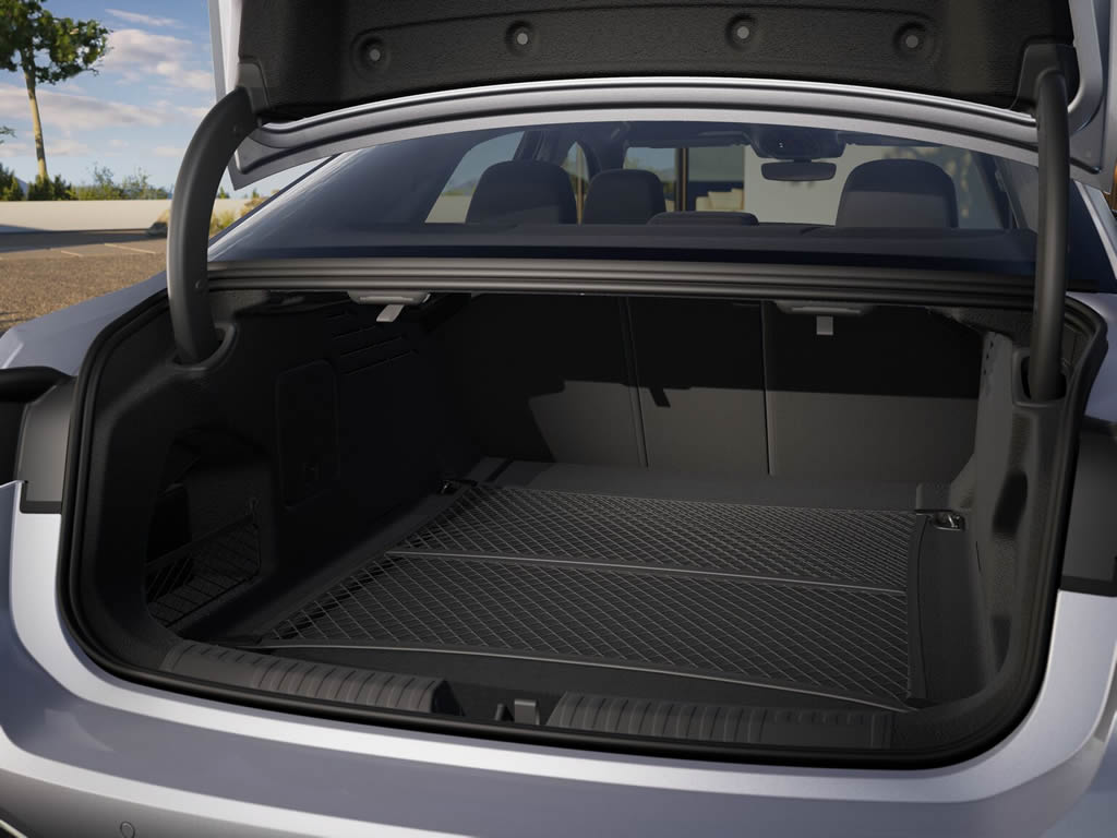 Yeni Kasa Audi A6 (C9-MK6) Bagaj Alanı