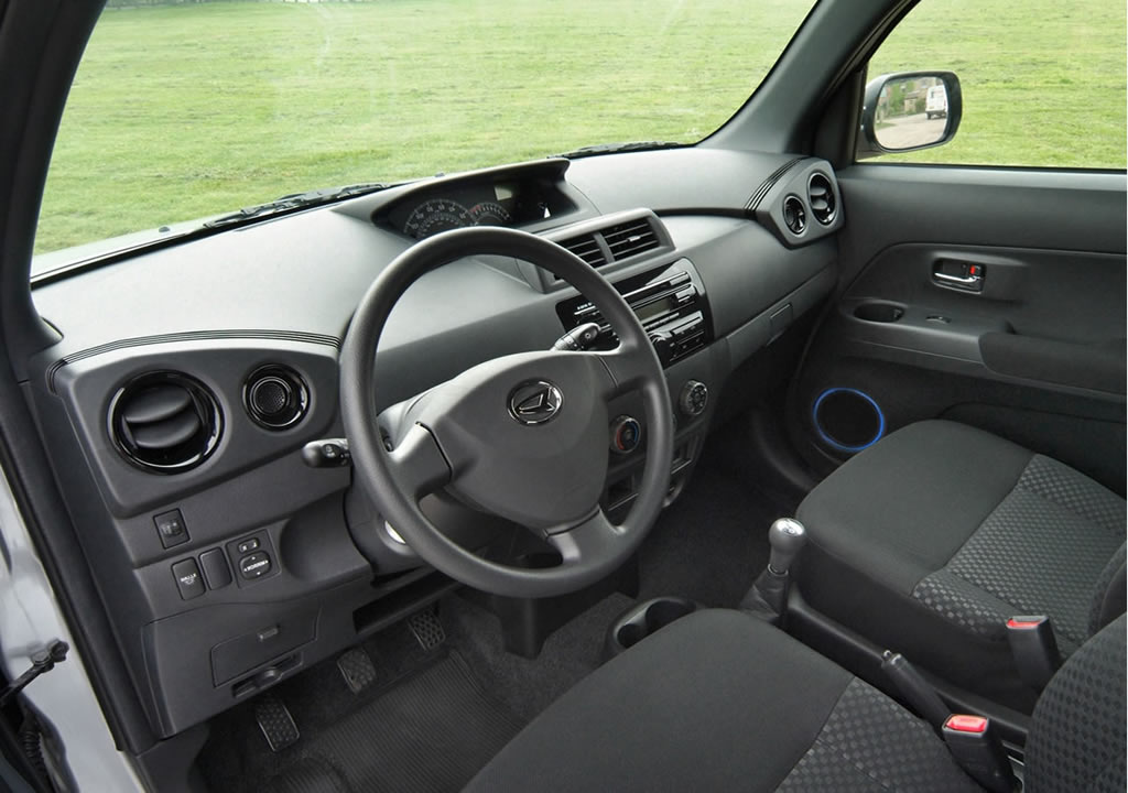 Daihatsu Materia Kokpiti