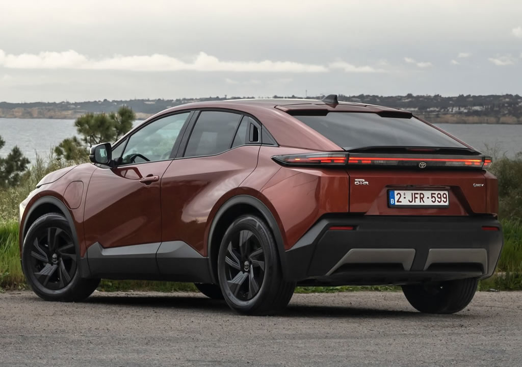 Elektrikli 2027 Yeni Toyota C-HR+ Menzili?