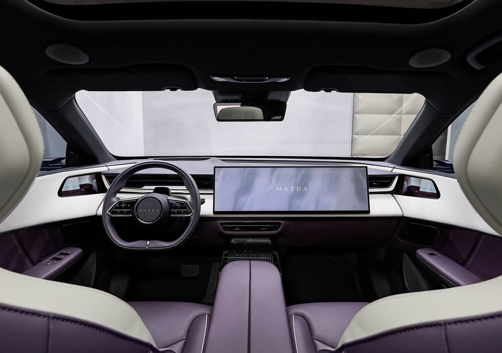 Yeni Mazda CX-6e Kokpiti