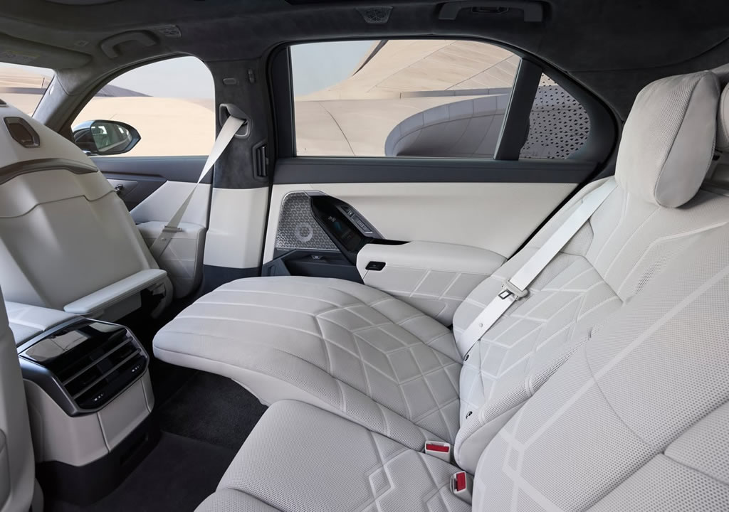 Makyajlı 2027 BMW 7 Serisi Donanımları