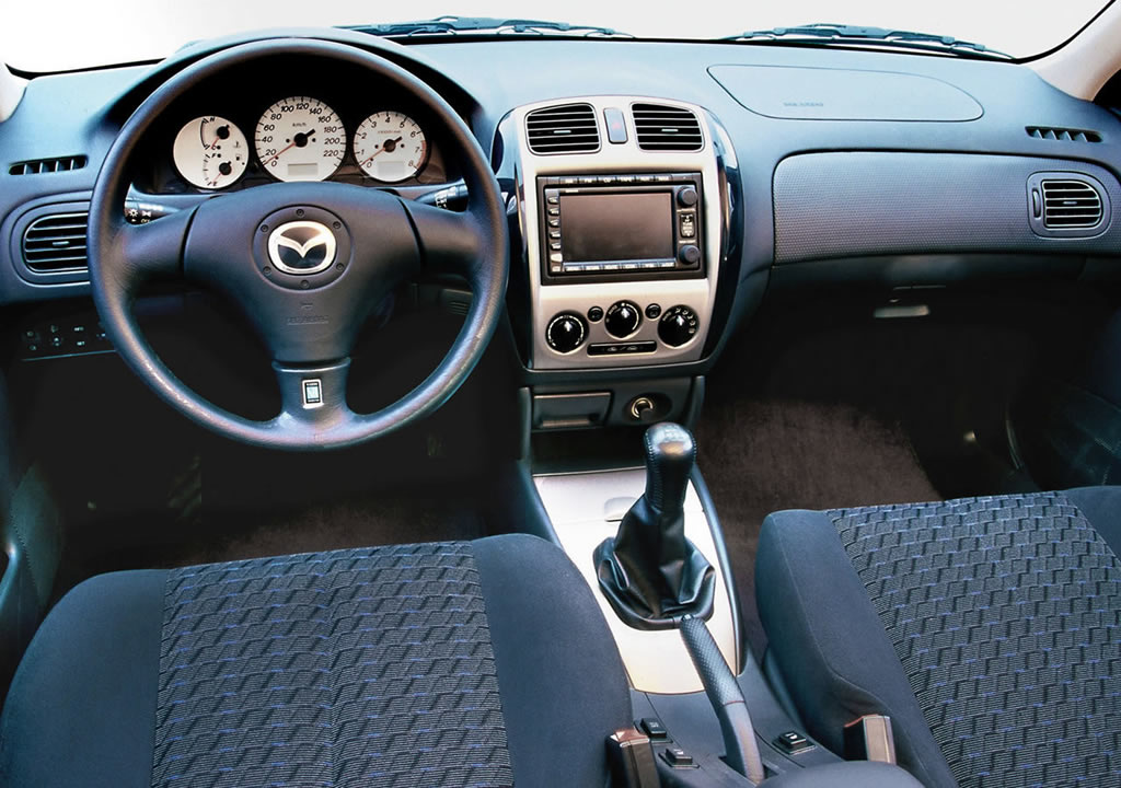 Mazda 323 Kokpiti