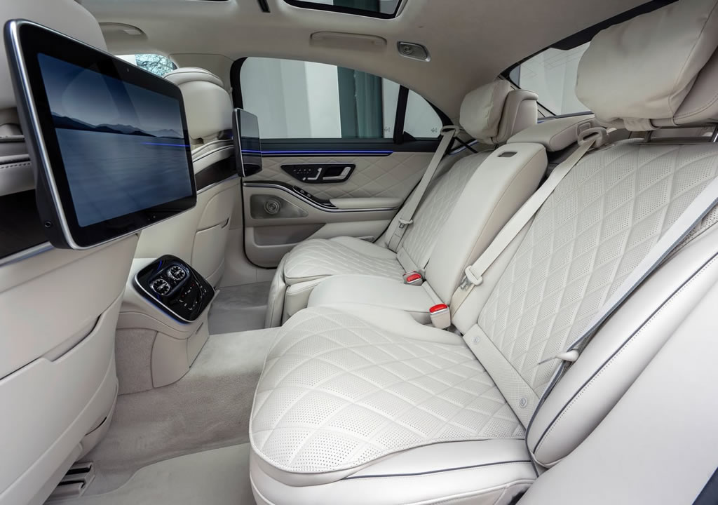 Makyajlı Mercedes S-Serisi Diz Mesafesi