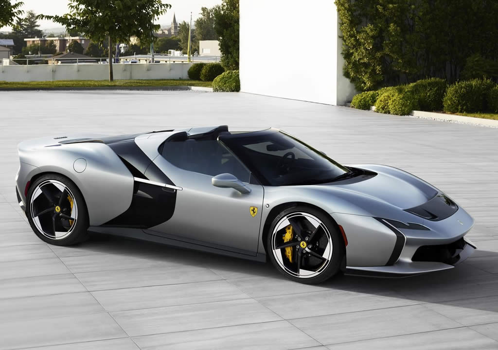 Yeni Ferrari HC25 Tanıtıldı: McLaren 720S Spider ile Karşılaştırdık