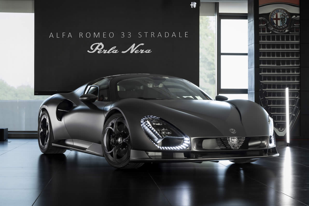 Quadrifoglio Ruhu Geri Döndü: Karşınızda Alfa Romeo 33 Stradale Perla Nera