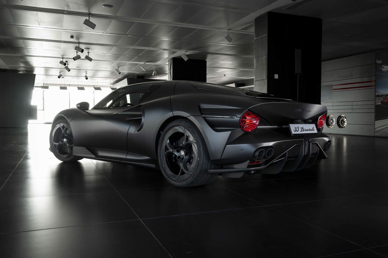 Alfa Romeo 33 Stradale Perla Nera
