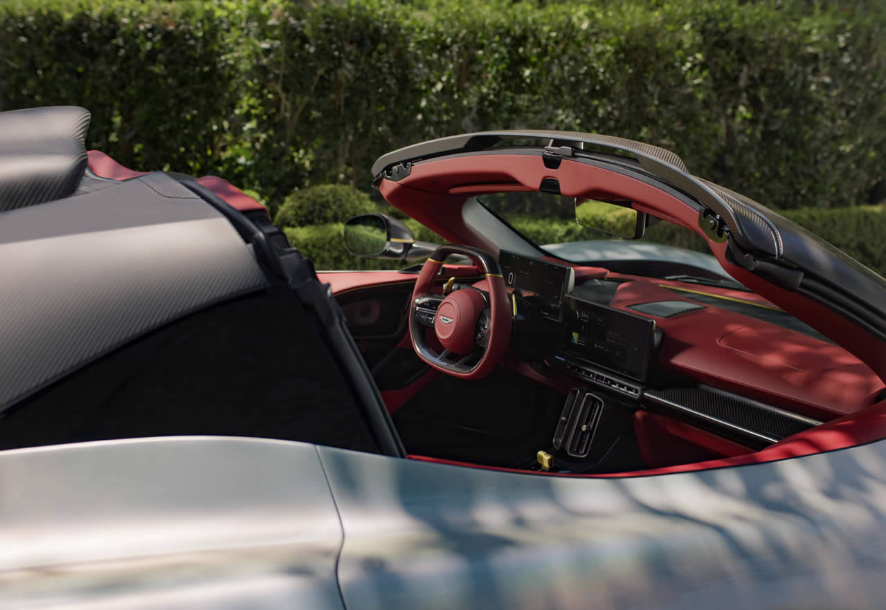 2028 Aston Martin Valhalla Spider İçi